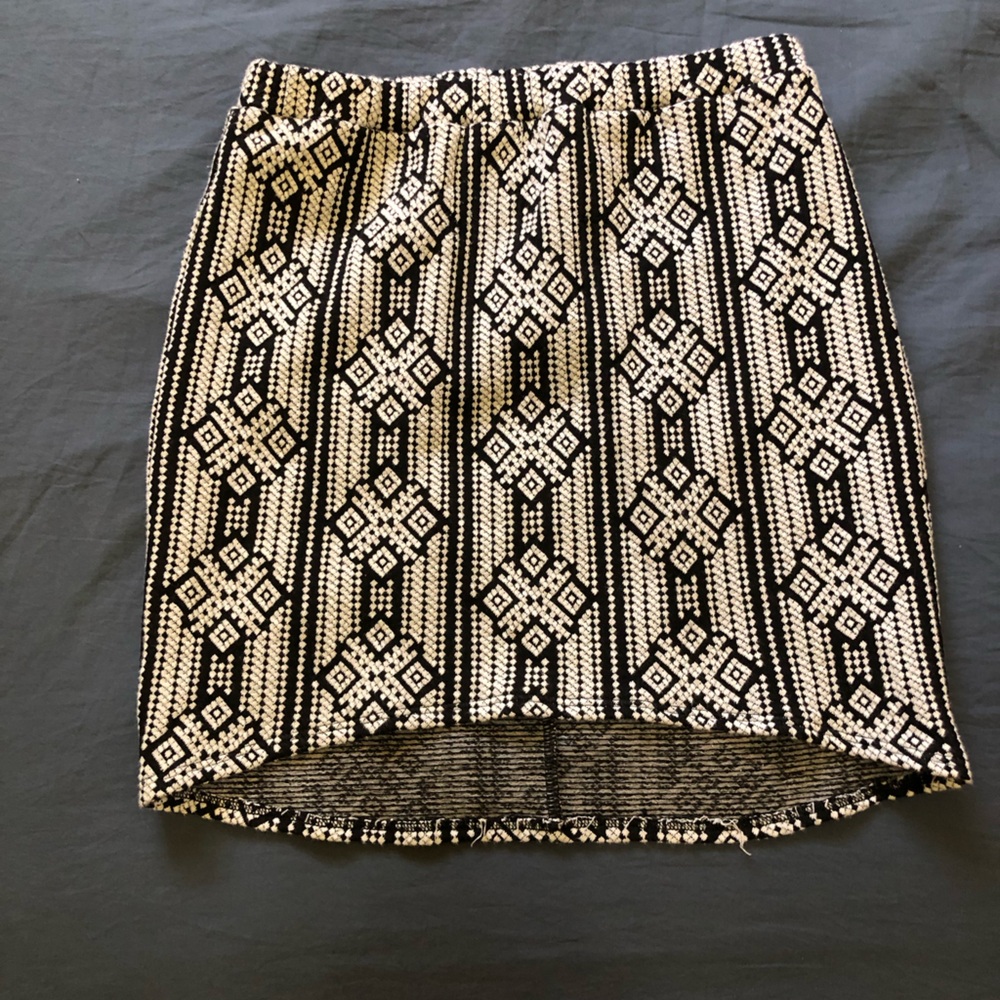 Eighty Eight Black and Cream Mini Pencil Skirt - Picture 3 of 4